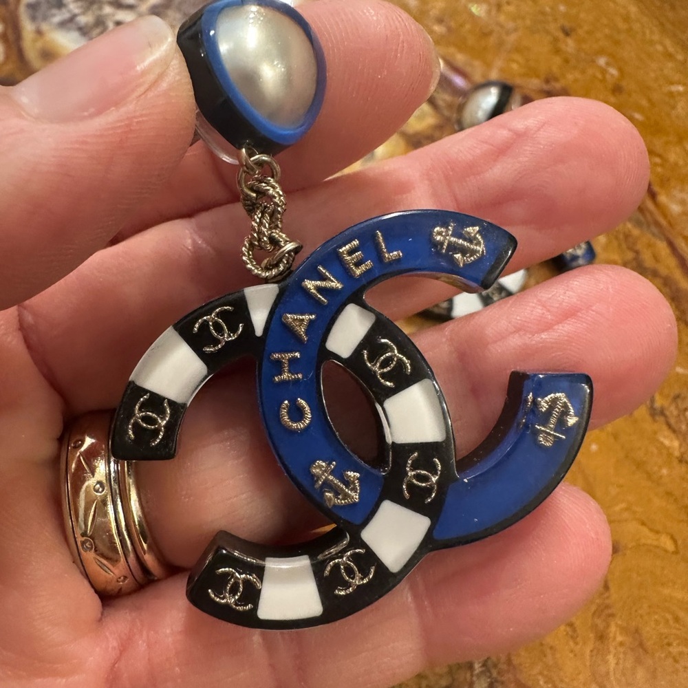 CHANEL Blue and Black Interlocking CC Earrings - Picture 2 of 6